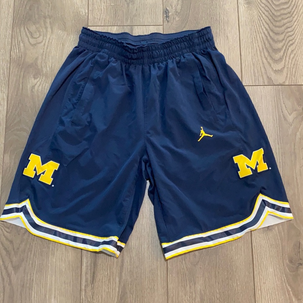 Nike Air Jordan Basketball shorts size large